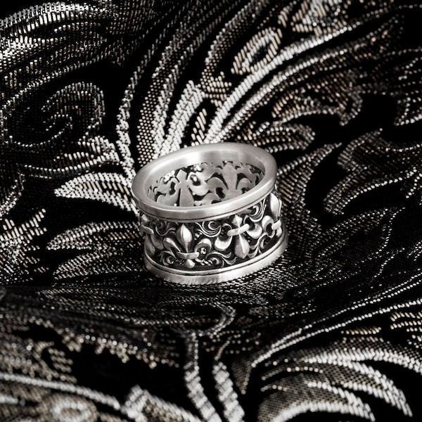 Floral Sterling Silver Ring: Fleur de Lis Ornate Band
