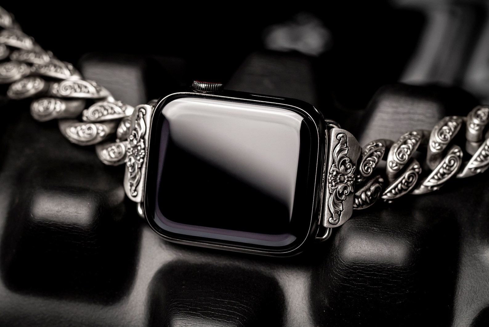 apple watch silver on wrist