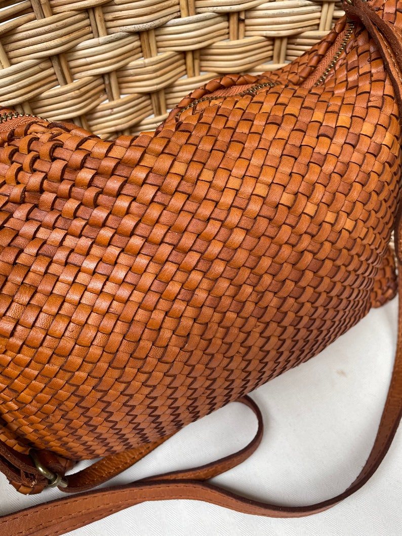 Sac bandoulière en cuir tressé cognac qualité premium fait main image 8