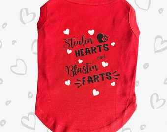 Valentijnsdag "Stealin Hearts and Blastin Farts" hondent-shirts verkrijgbaar in de maten xsmall - 6XL, hondent-shirt