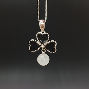 Certified White Jade necklace with black agate (Clover)