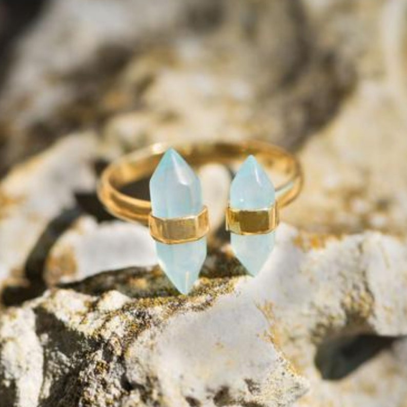 SGM383706-14 Karat Gold-plated Sterling Silver Spike Pencil Cut Chalcedony Split Ring Mood Ring