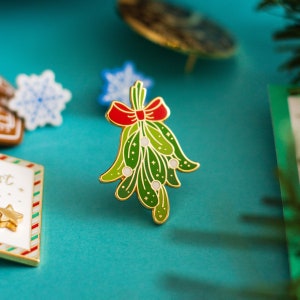 Mistletoe Enamel Pin | Christmas Pin | Wreath Pin | Winter Enamel Pin