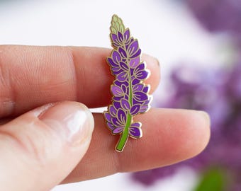 Lupine Flower Enamel Pin: Gold-Plated Purple Blossom