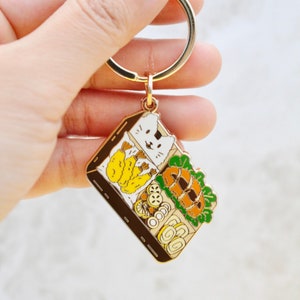 Porte-clés émaillé boîte à bento | Porte-clés en émail cuisine asiatique | Épingle en émail chat | Porte-clés kawaii en émail | Épingle de cuisine japonaise