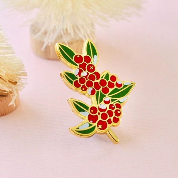 Spilla smaltata Winterberry: stile natalizio