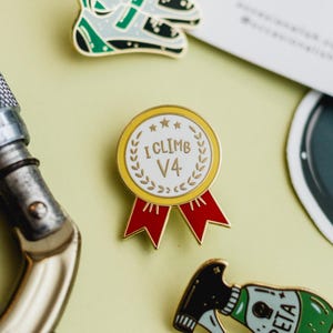 I climb V4 enamel pin | Rock climbing enamel pin | Outdoor enamel pin | Rocker Climber Enamel Pin | Gift for climbers