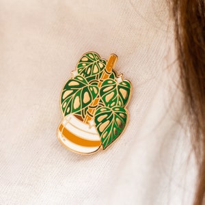 Swiss Cheese Plant Enamel Pin | Houseplant Enamel Pin | Potted plant enamel pin | Plant lover enamel pin