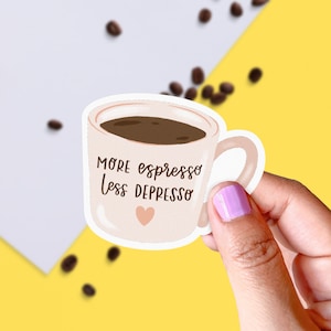 More Expresso Less Depresso Matowa naklejka | Naklejka Kawa | Zabawna naklejka z cytatem | Naklejka winylowa Kawa