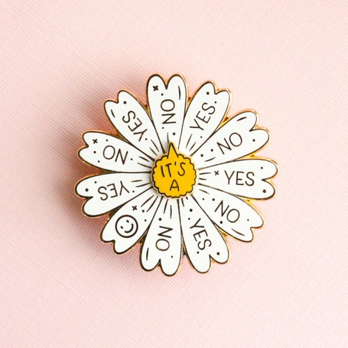 Drehbarer Gänseblümchen-Emaille-Pin: Interaktiver „Ja/Nein“-Pflanzen-Pin