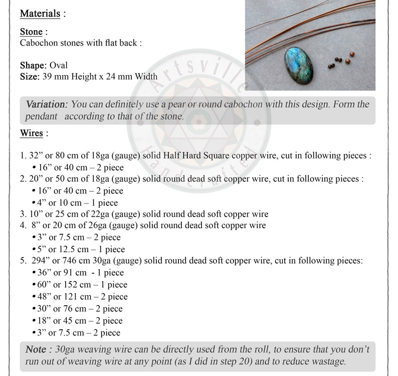 Puede incluir: Imagen que muestra materiales e instrucciones para crear un colgante de cabuj&oacute;n ovalado. Incluye tama&ntilde;os de alambre en cm y pulgadas, dimensiones de la piedra de 39 mm de alto x 24 mm de ancho y una nota sobre el alambre de tejido.