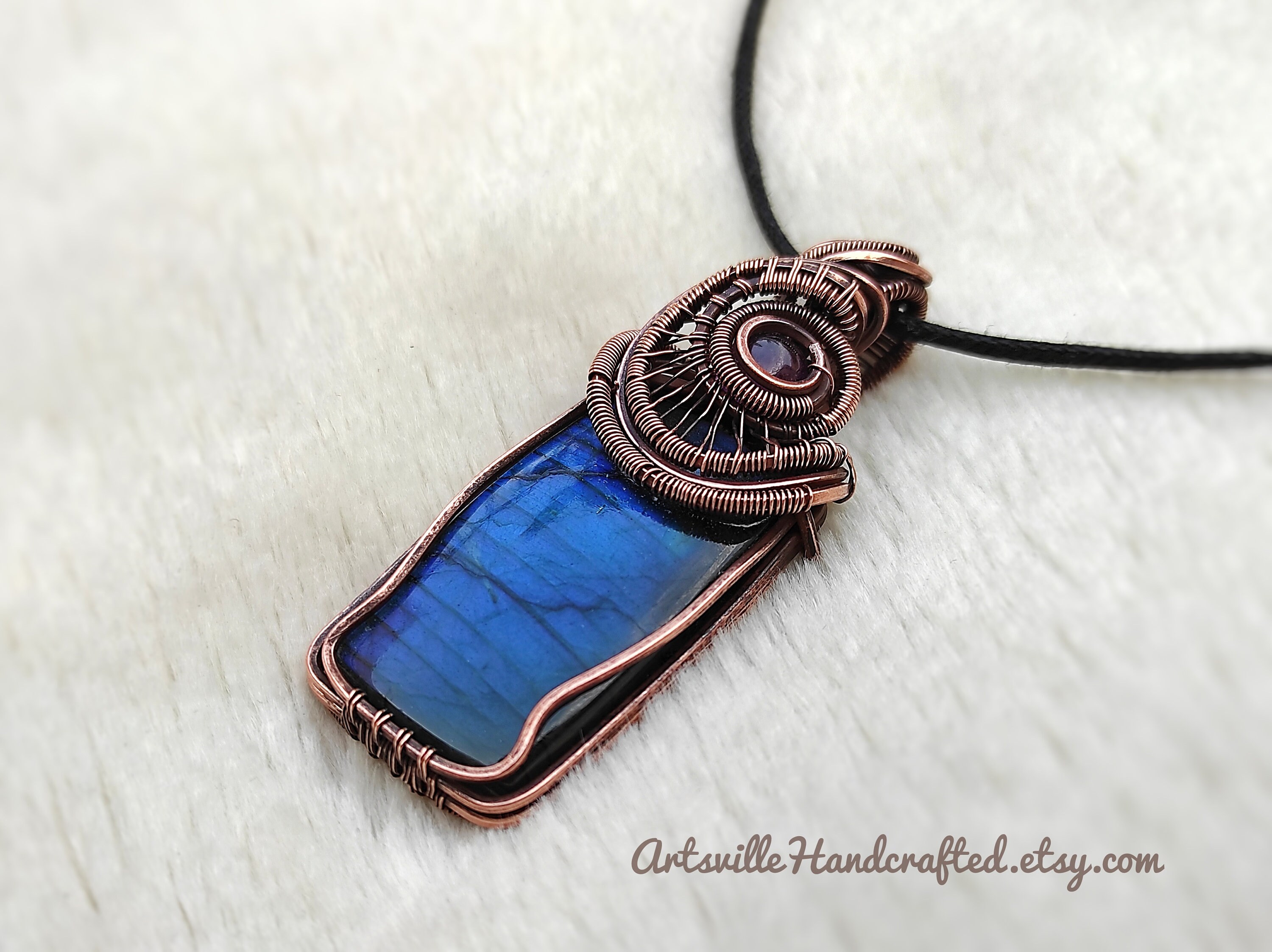 ArtsvilleHandcraftedのワイヤーラップで作られた洗練された