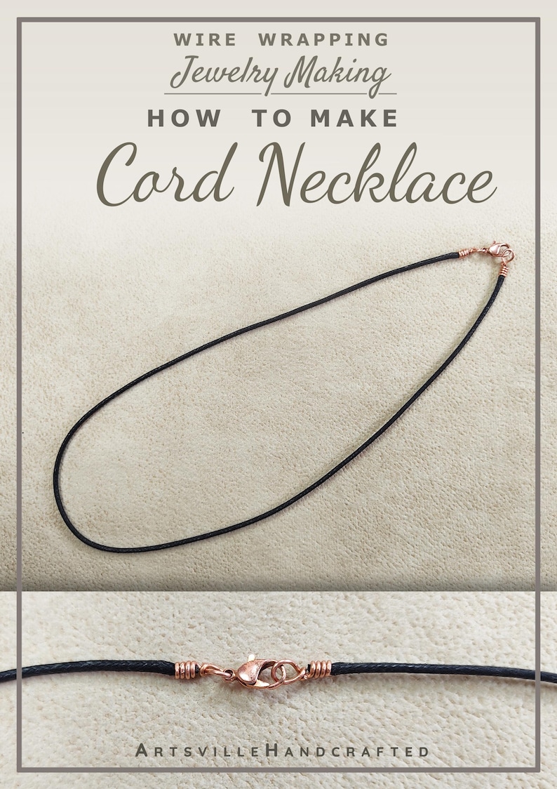 Pu&ograve; includere: Un cartello in legno rustico con la scritta "Welcome to our home" in lettere bianche. Il cartello presenta una finitura invecchiata, ideale per l'arredamento dell'ingresso.