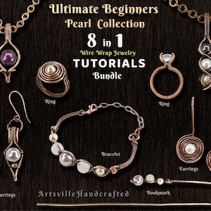 Könnte beinhalten: Eine Sammlung handgefertigter Drahtwickel-Schmuckstücke, darunter Anhänger, Ringe, Ohrringe und ein Armband, mit Perlen und anderen Perlen. Das Bild enthält auch ein Lesezeichen. Der Text "Ultimate Beginners Pearl Collection" wird angezeigt.