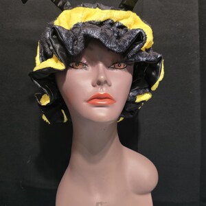 Handmade reversible satin sleep bonnet featuring a chic bee-inspired print Bee print B Silk Bonnet for Sleeping Women Men, Adjustable  main image 4