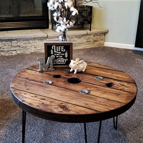 Mueble de salón con patas Kona