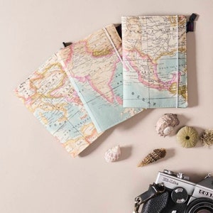 Travel-loving passport cover “On Tour”/map design/elastic band