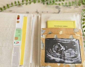 Austriacka okładka na paszport dla matki i dziecka z 8 kieszeniami na e-kartę i kartę szczepień | Materiałowy organizer na paszport dla rodzica i dziecka | Okienko do USG | Prezent