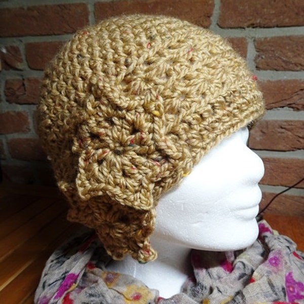 Beanie,Mütze,Cloche,Damen,gehäkelt,braun Tweed, Stern Applikation