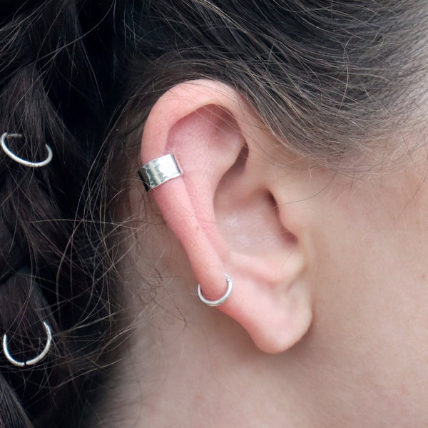 Bijou d'oreille martelé de 5 mm en argent sterling | Pas de piercing | Bijou d'oreille texturé à la main, finition martelée | Bijoux minimalistes | Tous les jours