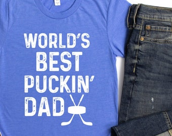 Niedliches Hockey Shirt Geschenk / Hockey Dad Shirt / Der beste Puckin der Welt / Hockey Shirt für Papa / Lustiges Papa Hockey Geschenk / Hockey Spieler Shirt
