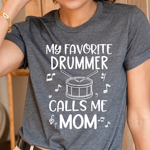 Chemise maman tambour / joli cadeau chemise maman groupe / mon batteur préféré m&#39;appelle maman / chemise maman fanfare / cadeau pour maman batterie