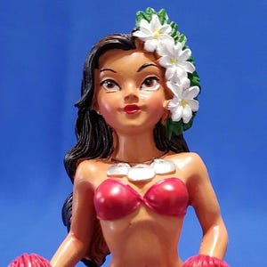 Dasboard Hula Dancer With Red Pom Poms