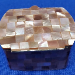 Polished Pearl Oyster Pill Box