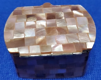 Polished Pearl Oyster Pill Box