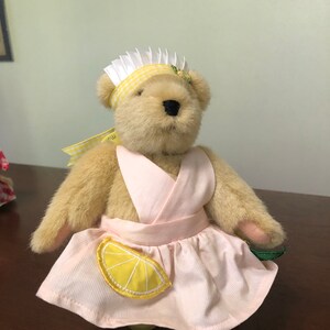 Muffy VanderBear “The Lemonade Stand”