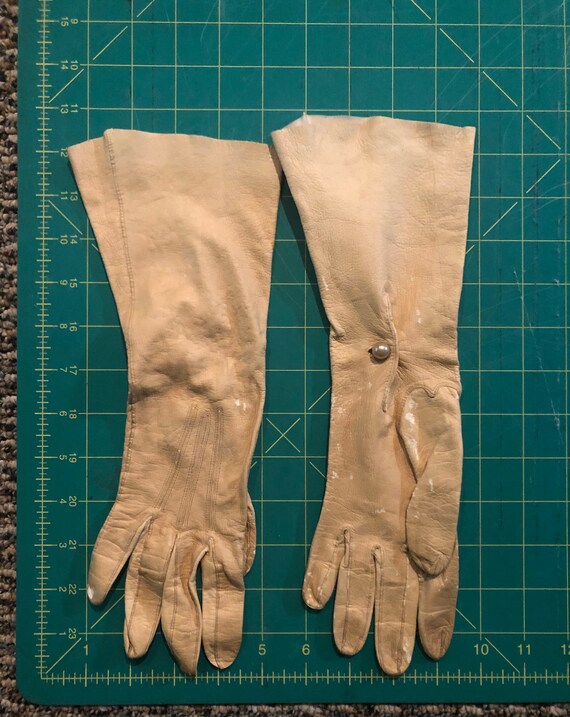 Antique Cream Colored Kid Leather Opera Gloves, T… - image 8