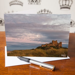 Biglietto d'auguri del Castello di Bamburgh - Northumberland, Inghilterra - Scena al chiaro di luna - Biglietto vuoto - Biglietto di auguri di compleanno - Foto originale - Regalo Bamburgh