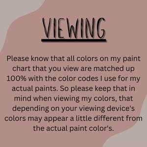 Puede incluir: Imagen con la palabra "VIEWING" en una fuente manuscrita sobre un p&aacute;rrafo de texto. El texto explica que los colores de la carta de colores coinciden con los c&oacute;digos de color utilizados para las pinturas reales.