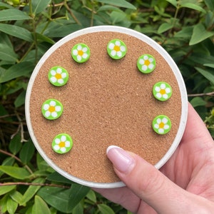 Green Daisy Magnets or Drawing Pins