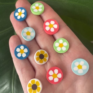 Daisy Magnets or Drawing Pins