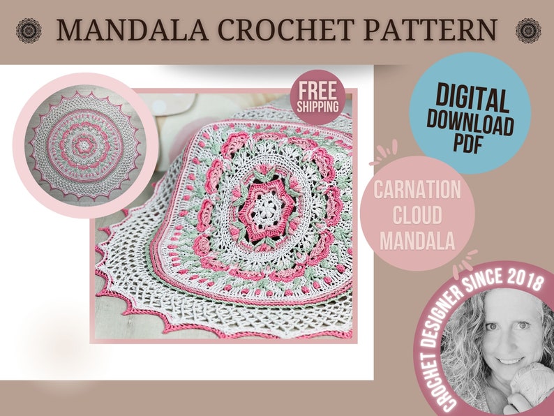 Pu&ograve; includere: Un modello di uncinetto in PDF scaricabile digitalmente intitolato Carnation Cloud Mandala. L'immagine mostra un design a mandala floreale circolare bianco, rosa e verde con punti complessi, insieme a testo che indica un download digitale.