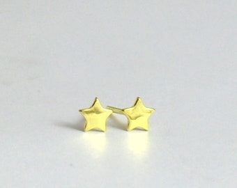 Gold Star studs pendientes estrella de oro celestial postes starburst chapado en oro segundo piercing delicados pendientes pequeños todos los días usar