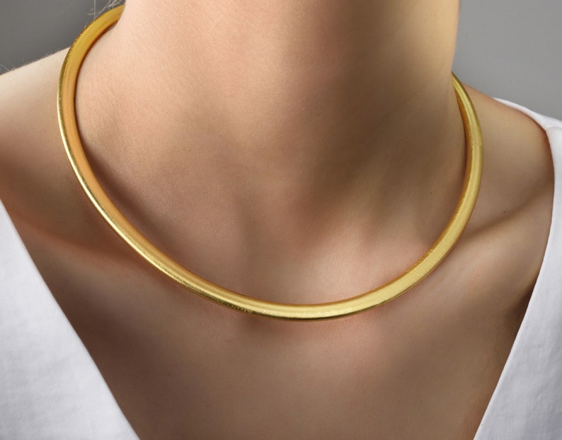 Zilveren choker ketting minimalistisch mat zilver statement choker geborsteld open kraag ketting verstelbaar gedraaid sterling verzilverd Gold Straight