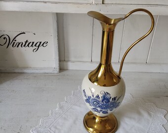 Vase/ Krug,  Porzelanund Messing