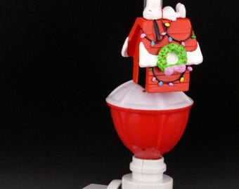 Vintage Christmas Peanuts Snoopy on Decorated Dog House Bubble Light