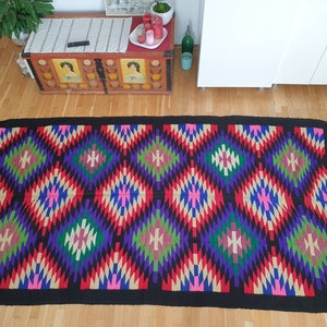Romanian vintage carpet or bedspread, geometric design wool sofa cover duvet. Tapis roumain. Tapis vintage. Teppich. Tappetto