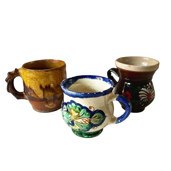 Petites tasses vintage en argile faites à la main Poterie traditionnelle roumaine, différents styles