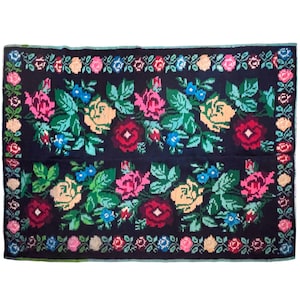 Bohemian superb rug with floral design made by hand in Romania