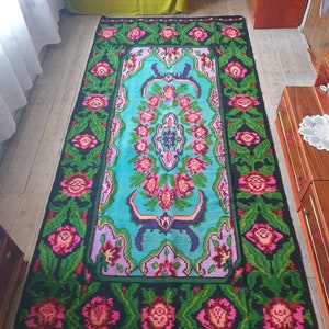 Large superb Romanian rug 380X175 cm with amazing bohemian floral design, turquoise, purple and pink Tapis vintage floral fait main en laine