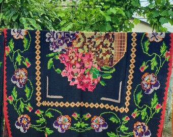 Beautiful vintage wool rug with floral design in sweet colors