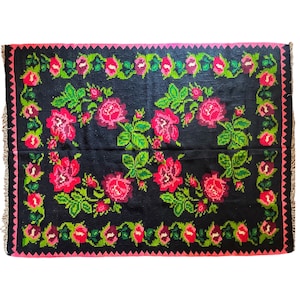 Bohemian wool handmade rug with delicate roses Romania