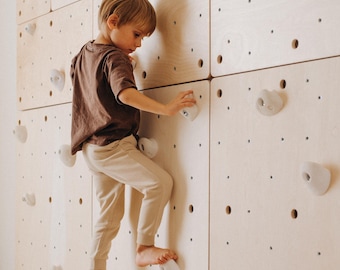 Modulare Kletterwandsets für Kinder – M-förmige Holzpaneele für den Innenbereich mit Griffen
