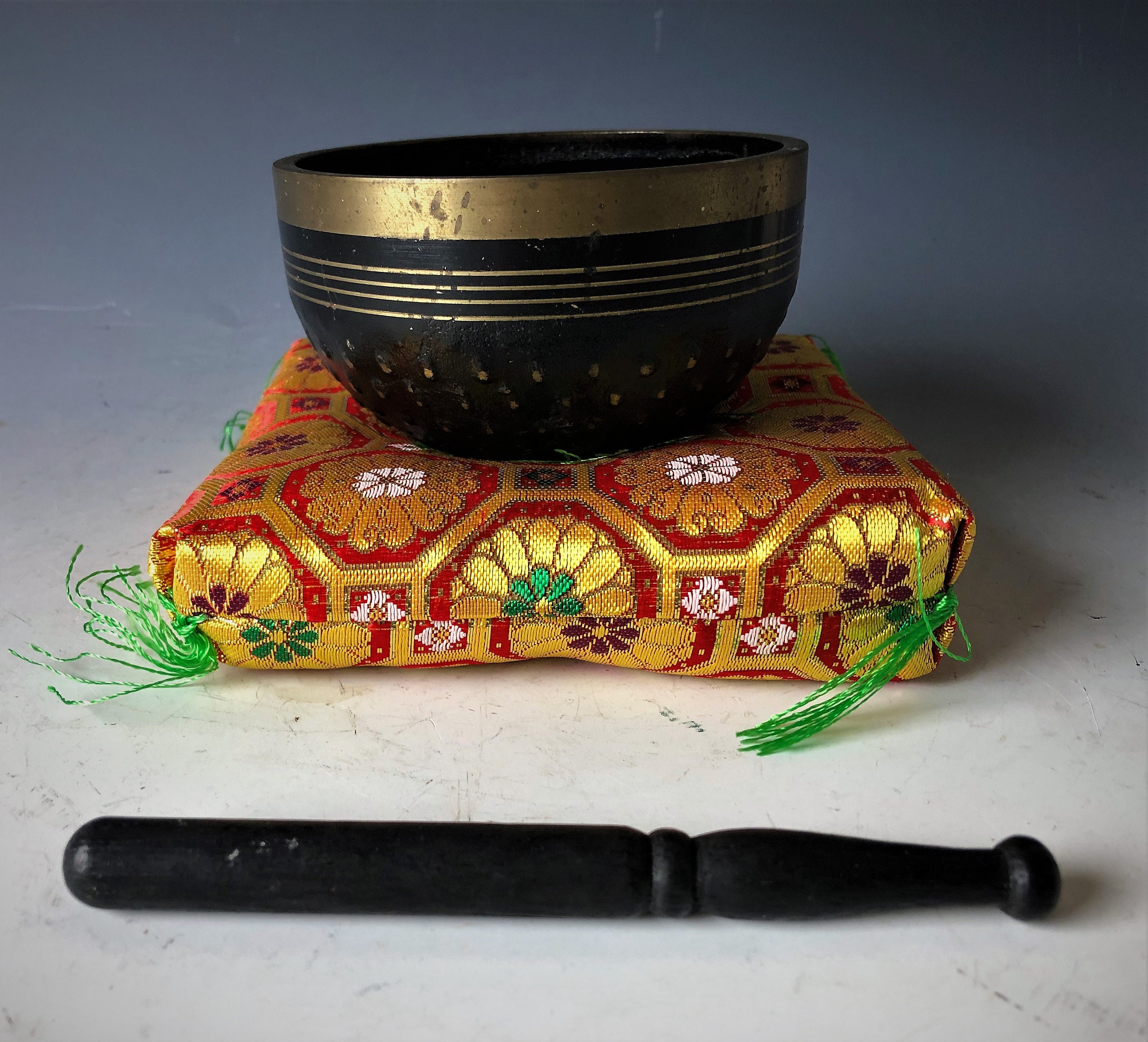 【新品】singing bowl (orin) Japanese Orin Singing Bowl Set for Meditation With Cushion