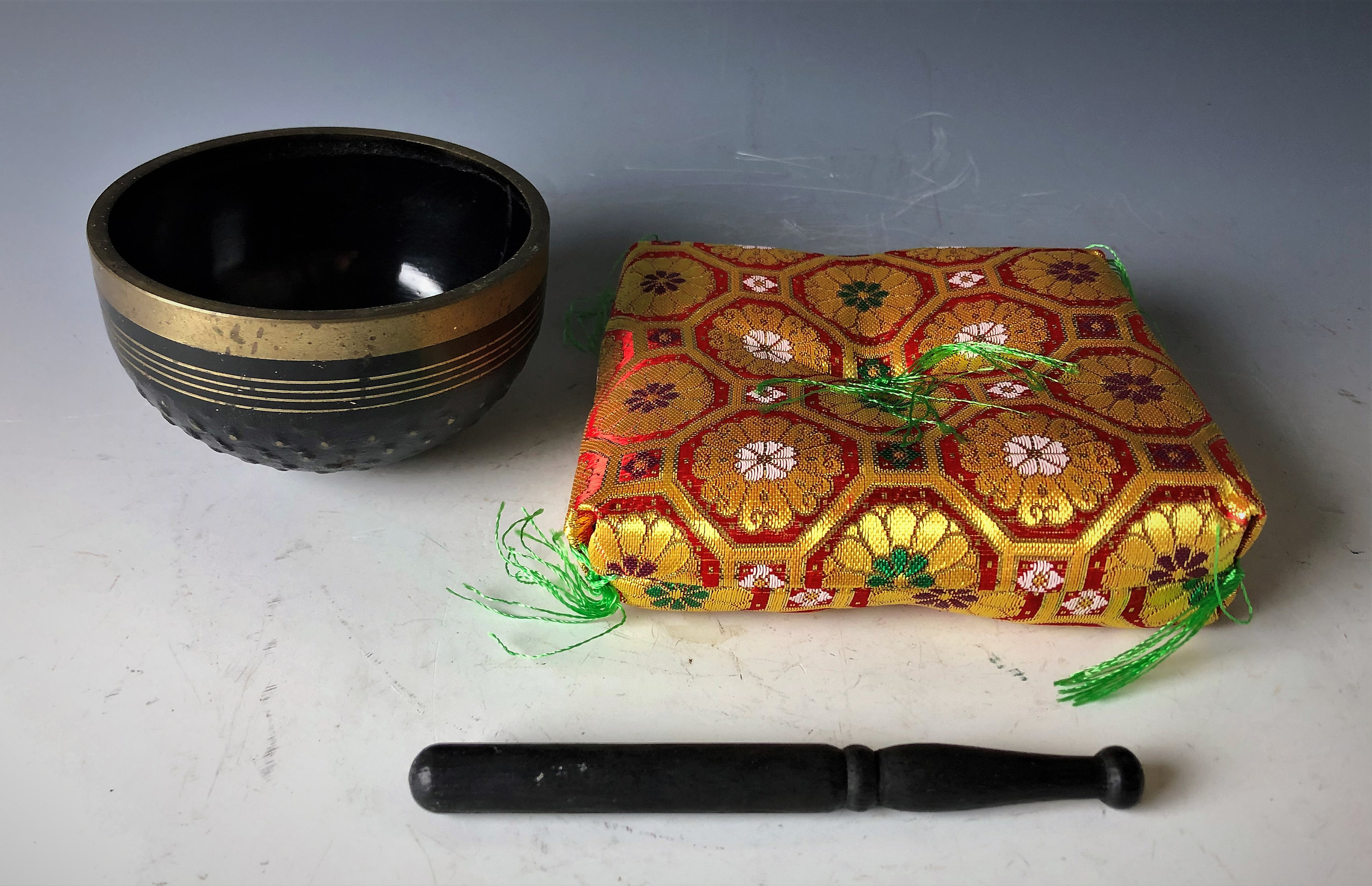 Japanese Orin Singing Bowl Set for Meditation With Cushion