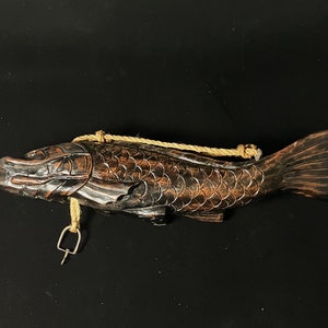希少なアンティークの囲炉裏自在鉤 - 手彫りの木製囲炉裏鉤、魚の